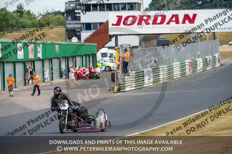 Vintage motorcycle club;eventdigitalimages;mallory park;mallory park trackday photographs;no limits trackdays;peter wileman photography;trackday digital images;trackday photos;vmcc festival 1000 bikes photographs